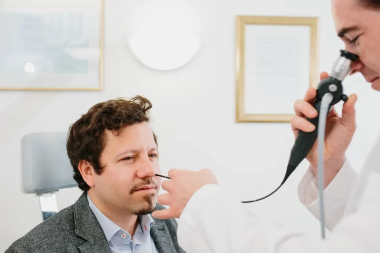 HNO Untersuchung Nasennebenhöhle